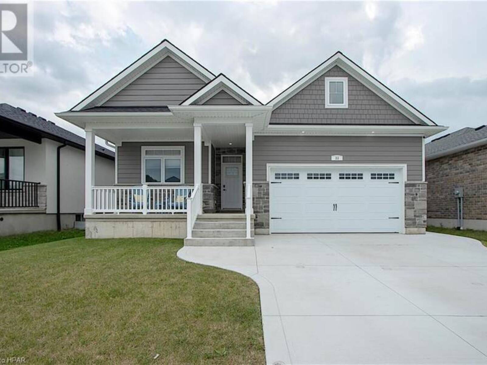 33 BROOKLAWN DRIVE, Grand Bend, Ontario N0M 1T0