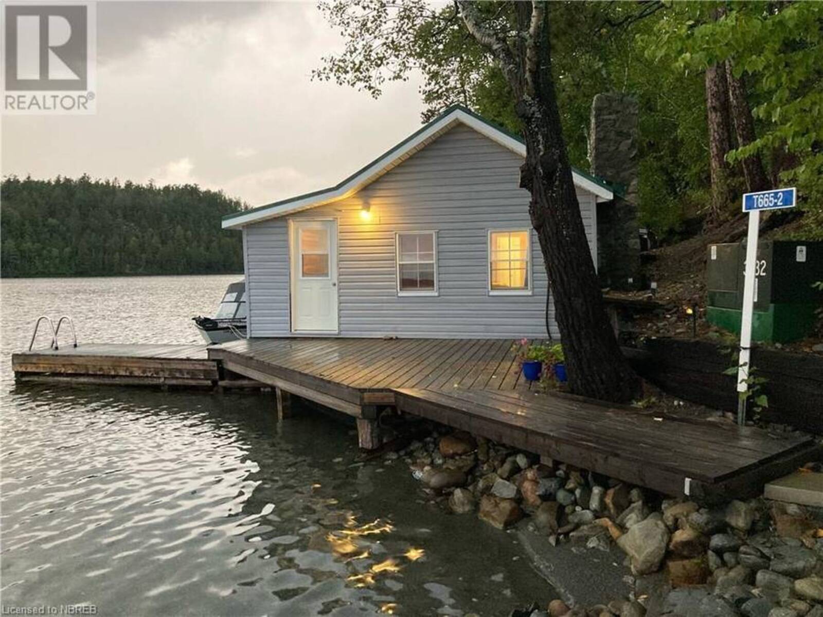665 PT CHIMO Island Unit# 2, Temagami, Ontario P0H 2H0