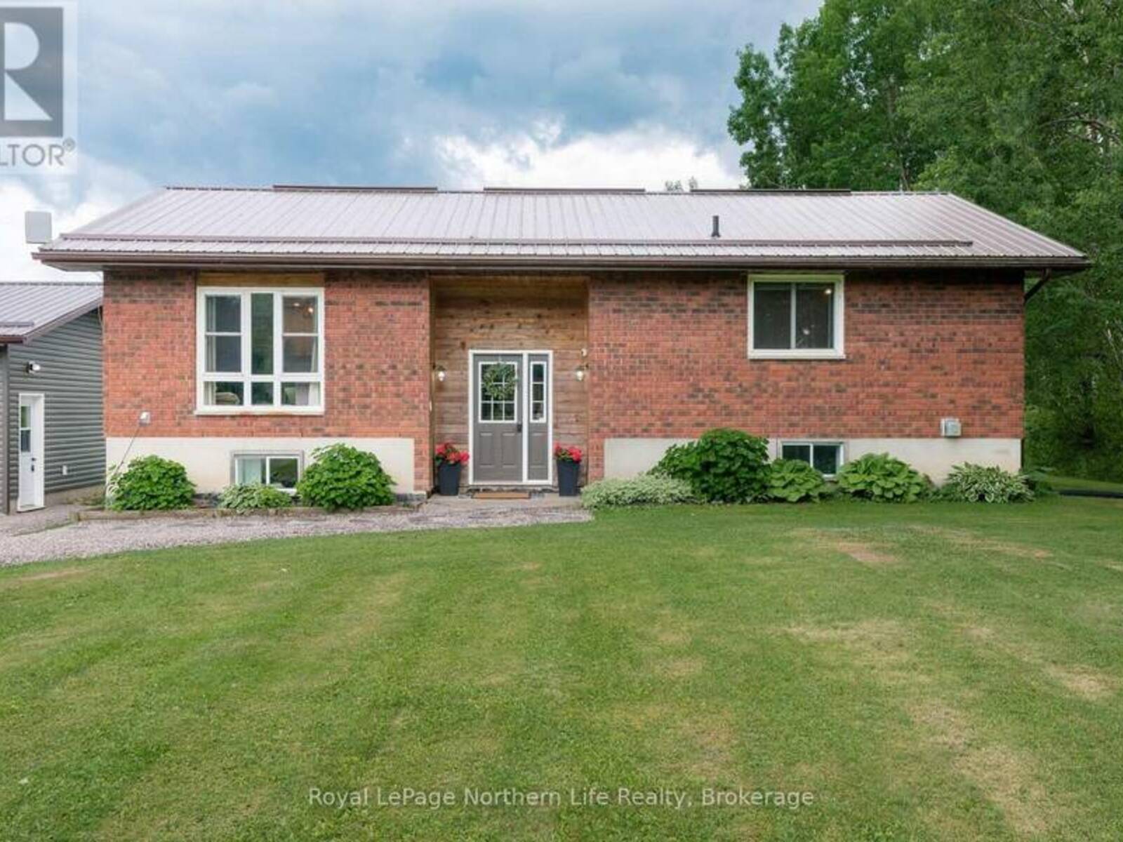 989 PIONEER ROAD, Powassan, Ontario P0H 1Z0