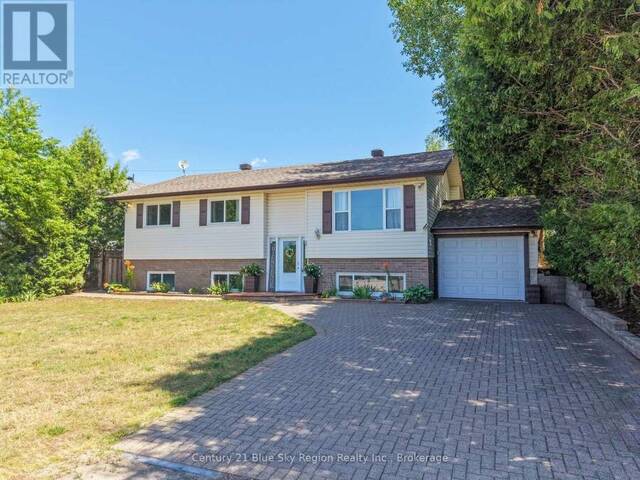 22 TAMERACK AVENUE West Nipissing Ontario, P2B 3H8 - 5 Bedrooms Home For Sale