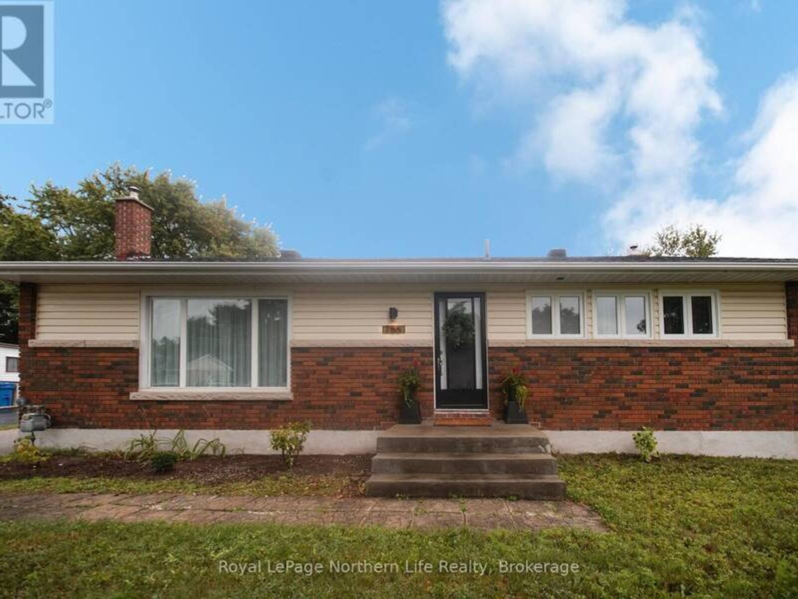 756 EASTWOOD AVENUE, North Bay, Ontario P1B 7V3