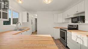 125 BOOTH ROAD | Parry Sound Ontario | Slide Image Ten
