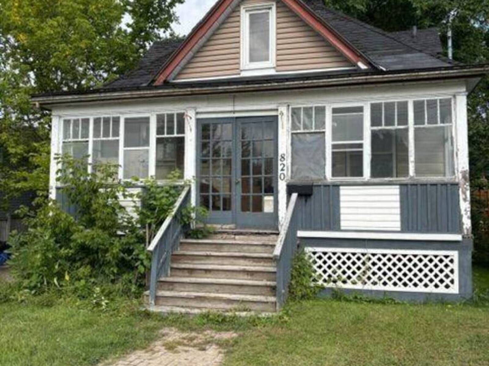 820 JOHN STREET, North Bay, Ontario P1B 2N4