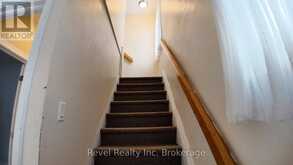 416 FIRST AVENUE W | North Bay Ontario | Slide Image Thirteen