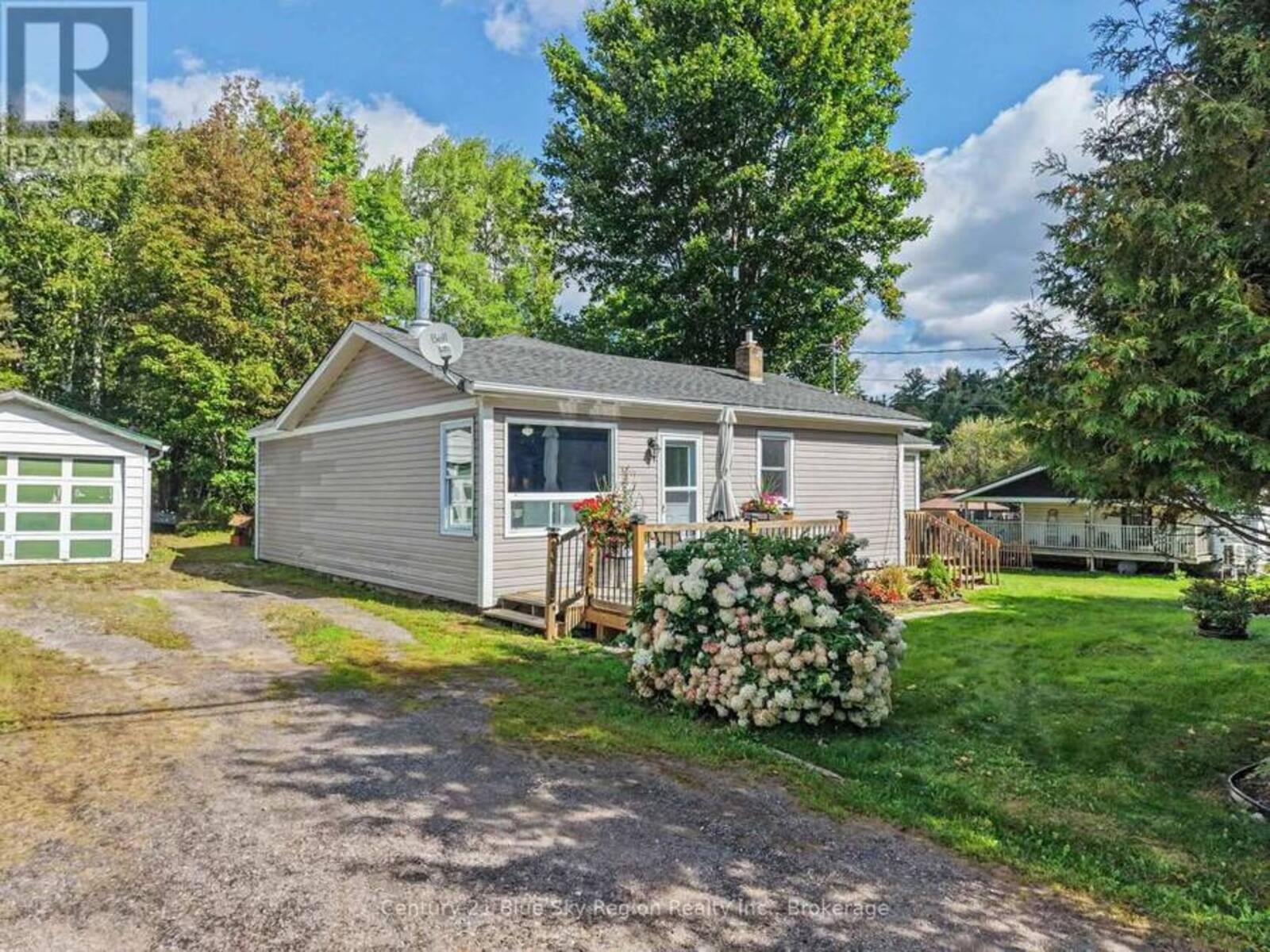 586 DERLAND ROAD, North Bay, Ontario P1B 8Z4