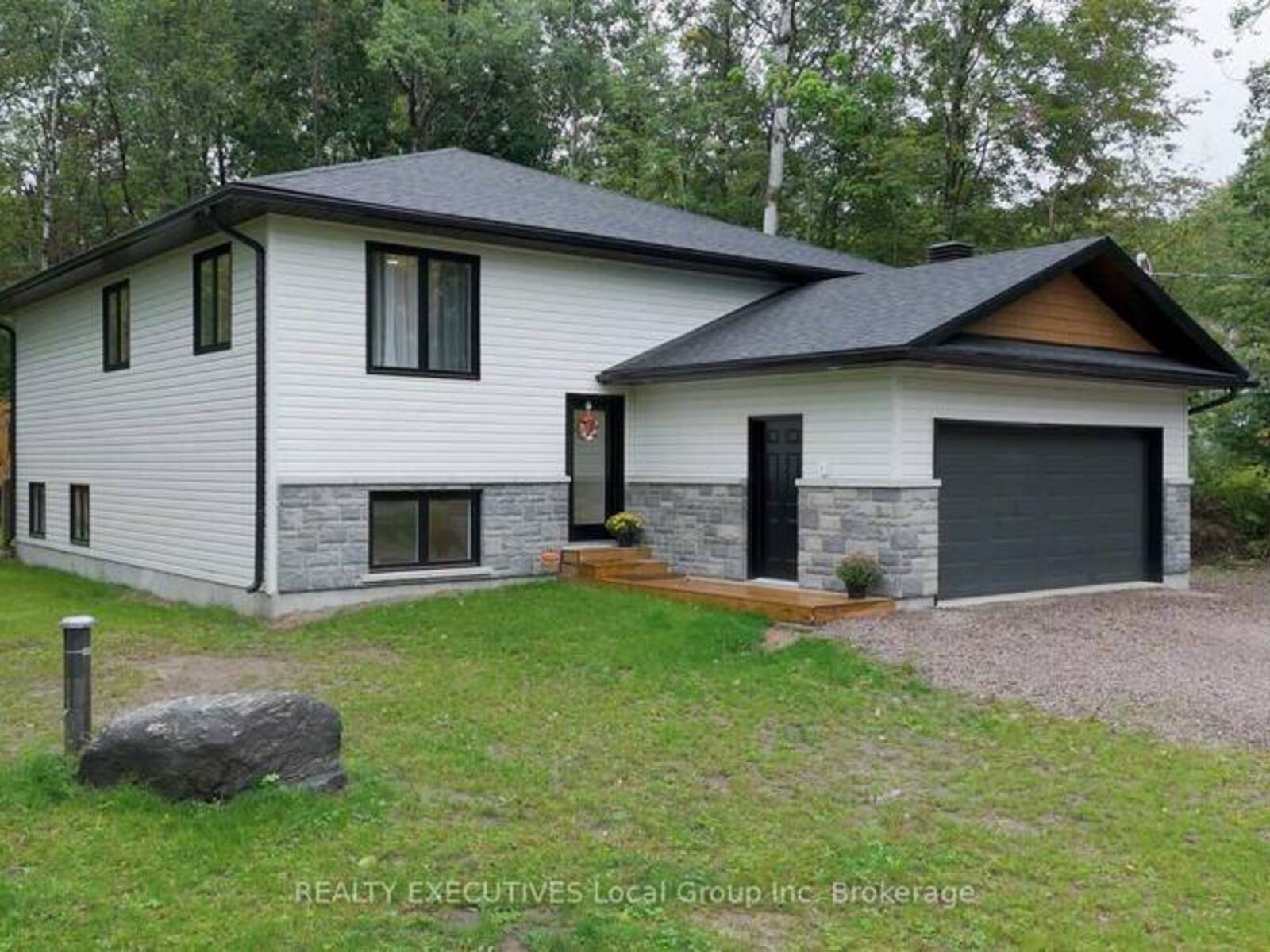 32 MOUNTAINVIEW ROAD, Powassan, Ontario P0H 1Z0