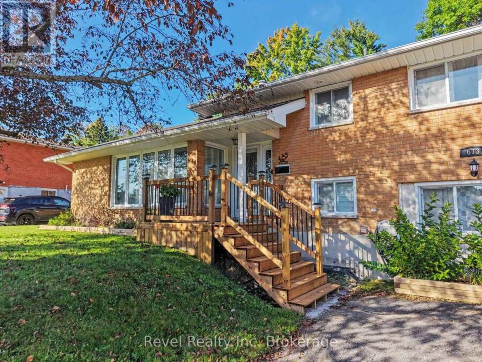 673 LAURENTIAN AVENUE, North Bay, Ontario P1B 7T8