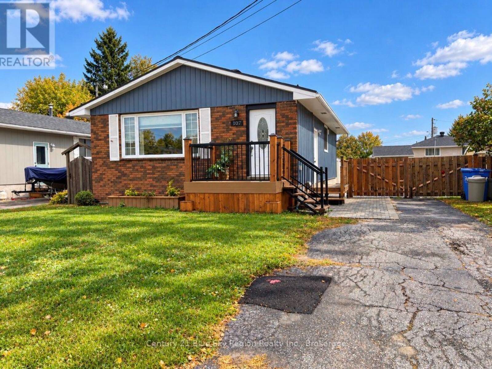 107 STRATHCONA DRIVE, North Bay, Ontario P1A 2N5
