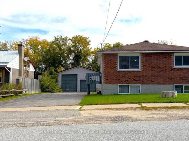 144 DUKE STREET W North Bay Ontario, P1B 6E6 - 2 Bedrooms Home For Sale