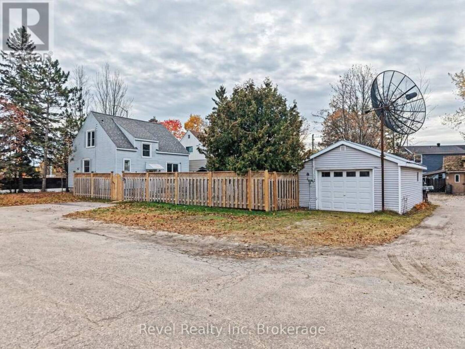 2043 DREW STREET, North Bay, Ontario P1B 6R2