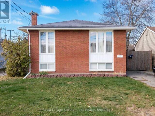 221 LEE AVENUE North Bay Ontario, P1A 2K5 - 4 Bedrooms Home For Sale