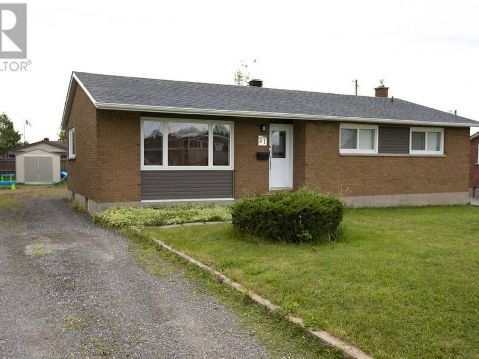 21 Selkirk RD, Sault Ste. Marie, Ontario P6B 4L1