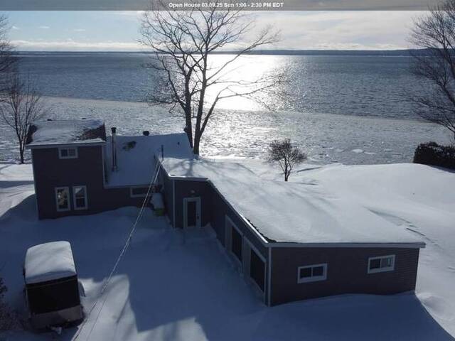 44 Pinder DR Sault Ste. Marie Ontario, P6A 6K4 - 3 Bedrooms Waterfront Home For sale