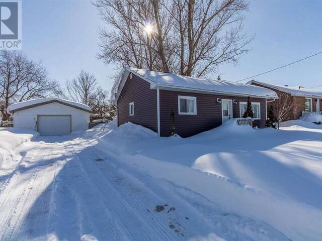 299 Sussex RD Sault Ste. Marie Ontario, P6C 2S2 - 2 Bedrooms Home For Sale