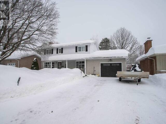 95 Parkdale DR Sault Ste. Marie Ontario, P6A 4C7 - 4 Bedrooms Home For Sale