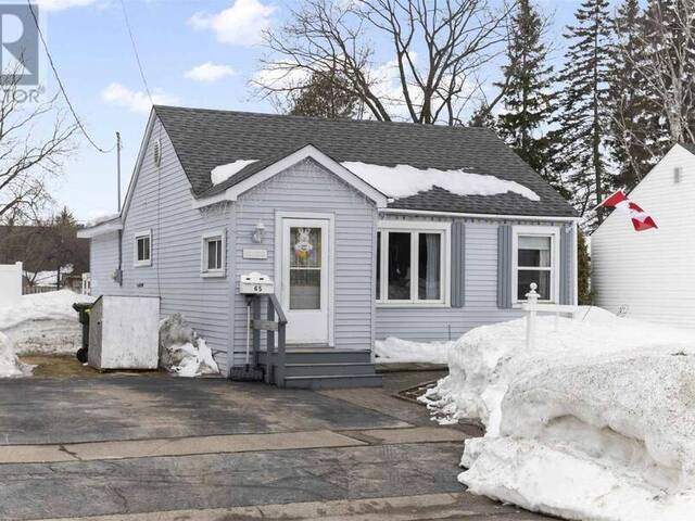 65 Oakwood DR Sault Ste. Marie Ontario, P6B 1K1 - 2 Bedrooms Home For Sale