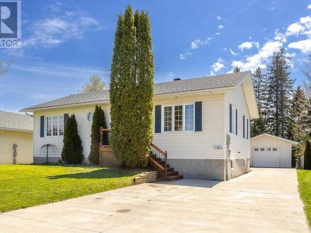 11 Chatfield DR Sault Ste. Marie Ontario, P6C 6C6 - 3 Bedrooms Home For Sale