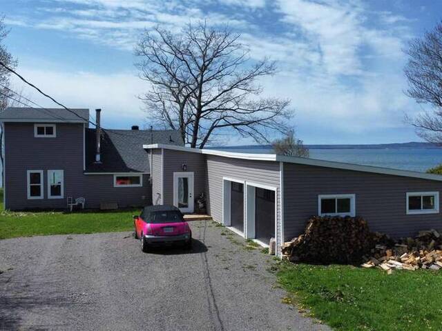 44 Pinder DR Sault Ste. Marie Ontario, P6A 6K4 - 3 Bedrooms Waterfront Home For sale