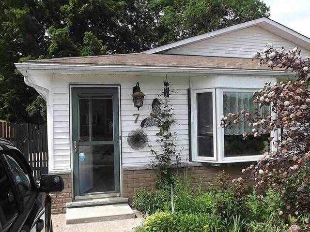 7 Feltz RD Elliot Lake Ontario, P5A 1V3 - 3 Bedrooms Home For Sale