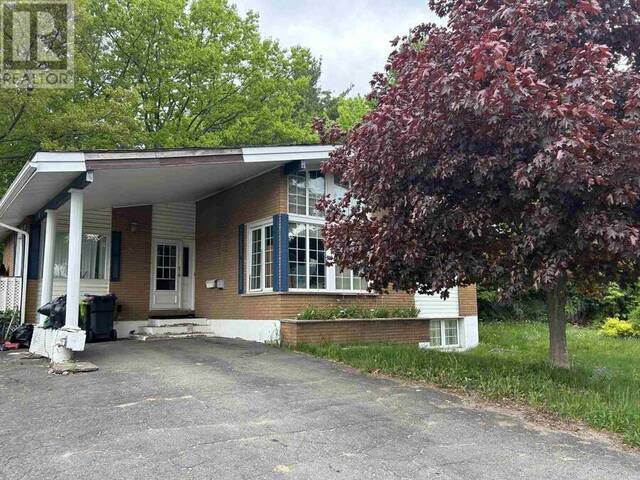 9 Tadcaster PL Sault Ste. Marie Ontario, P6B 5E3 - 5 Bedrooms Home For Sale