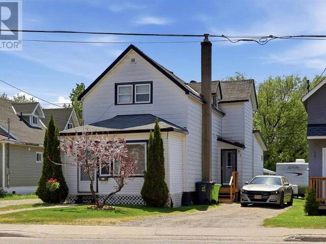 133 Grosvenor AVE Sault Ste. Marie Ontario, P6B 2M2 - 3 Bedrooms Home For Sale