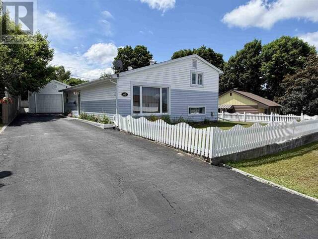 69 Hutchison AVE Elliot Lake Ontario, P5A 1W7 - 3 Bedrooms Home For Sale
