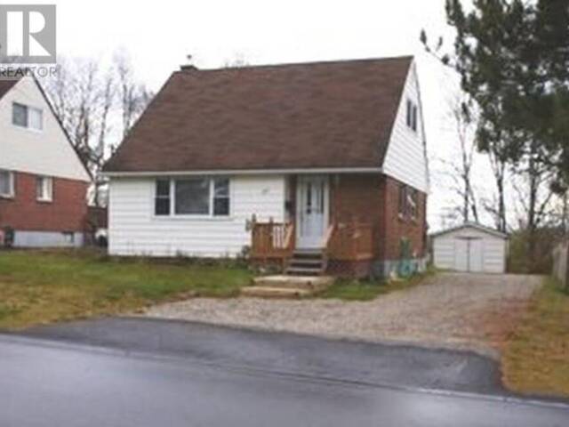 40 Robertson RD Elliot Lake Ontario, P5A 1C7 - 3 Bedrooms Home For Sale
