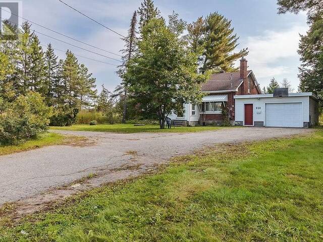 928 Great Northern RD Sault Ste. Marie Ontario, P6B 5A3 - 4 Bedrooms Home For Sale