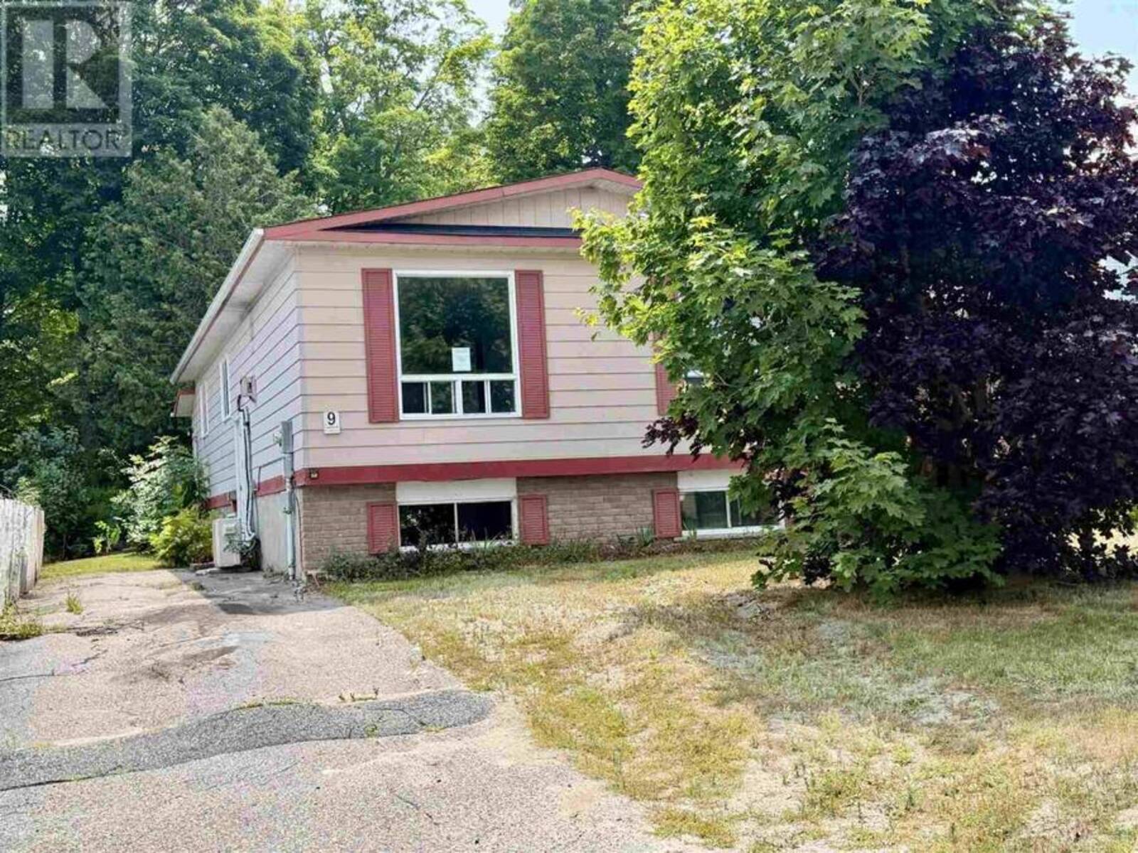 9 Lisbon RD, Elliot Lake, Ontario P5A 3N9
