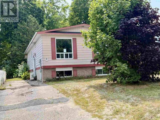 9 Lisbon RD Elliot Lake Ontario, P5A 3N9 - 3 Bedrooms Home For Sale
