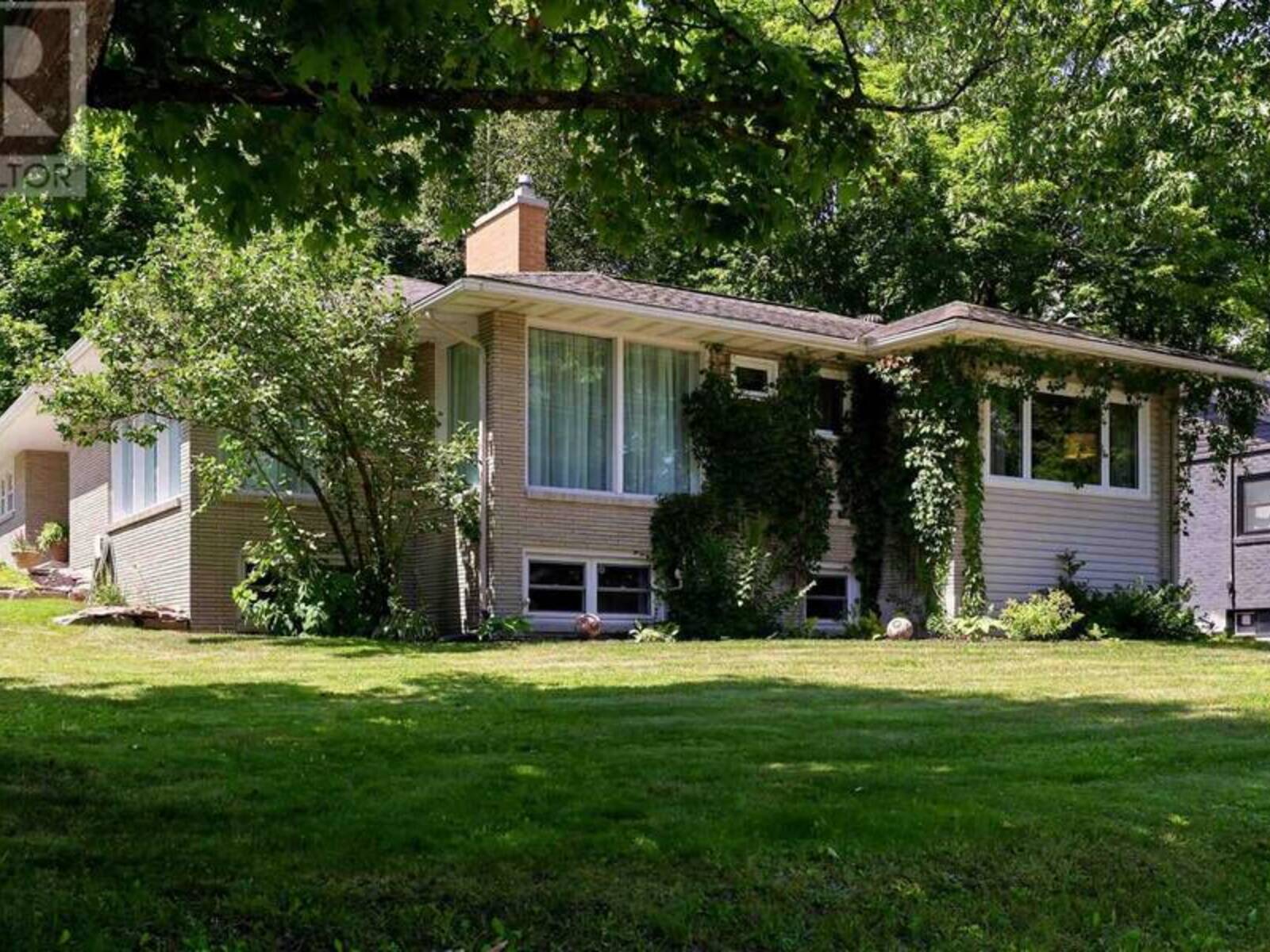 10 Thorneloe CRES, Sault Ste. Marie, Ontario P6A 4J3
