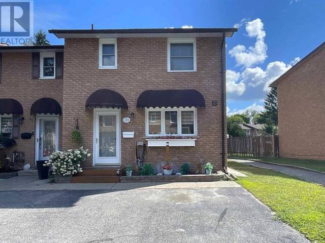 33 Frame CRES Elliot Lake Ontario, P5A 2S4 - 2 Bedrooms Condo For Sale