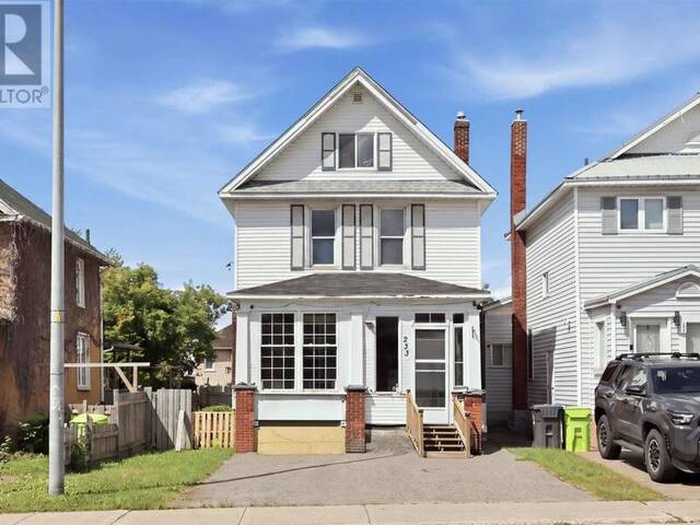 233 Gloucester ST Sault Ste. Marie Ontario, P6A 1N6 - 5 Bedrooms Home For Sale