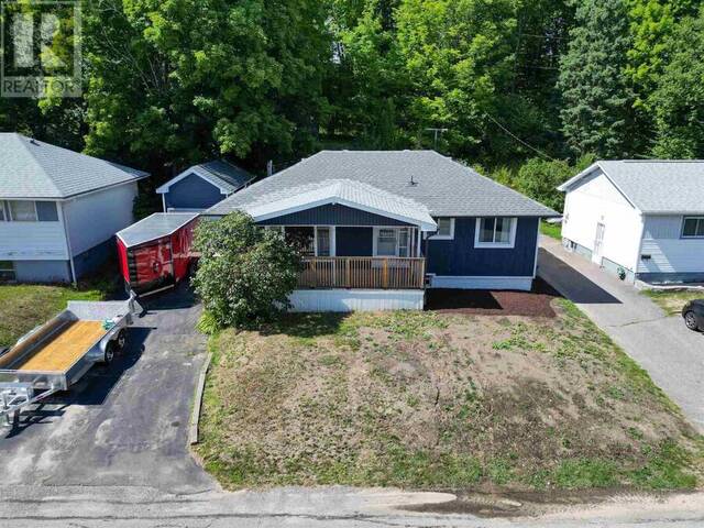 44 Axmith AVE Elliot Lake Ontario, P5A 1B7 - 3 Bedrooms Home For Sale