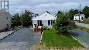 26 Hart RD | Elliot Lake Ontario | Slide Image Two