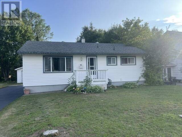 41 Centre ST Sault Ste. Marie Ontario, P6A 4P5 - 4 Bedrooms Home For Sale