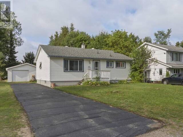 41 Centre ST Sault Ste. Marie Ontario, P6A 4P5 - 4 Bedrooms Home For Sale