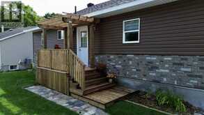 51 Axmith AVE | Elliot Lake Ontario | Slide Image Three
