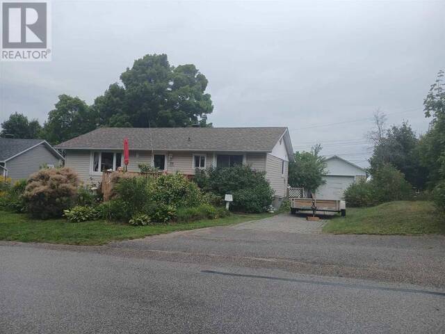 20 Gillanders RD Elliot Lake Ontario, P5A 1W3 - 3 Bedrooms Home For Sale