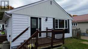 31 Hirshhorn AVE | Elliot Lake Ontario | Slide Image Three