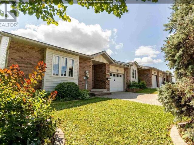 27 Village CT Sault Ste. Marie Ontario, P6B 6J8 - 3 Bedrooms Home For Sale