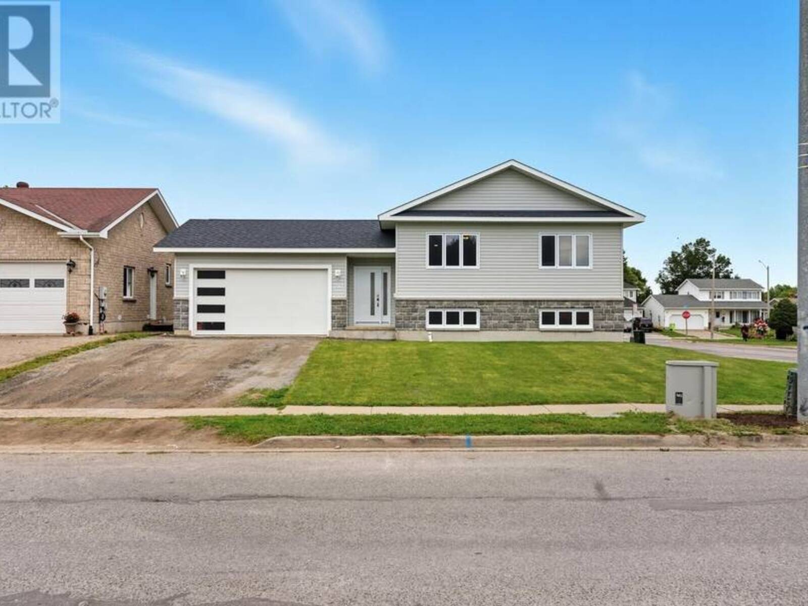 237 Pentagon BLVD, Sault Ste. Marie, Ontario P6B 6G2