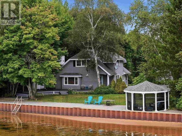 333 Sunnyside Beach RD Sault Ste. Marie Ontario, P6A 6K4 - 3 Bedrooms Waterfront Home For sale