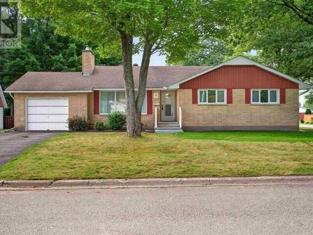 6 Pinemore BLVD Sault Ste. Marie Ontario, P6B 4E3 - 3 Bedrooms Home For Sale
