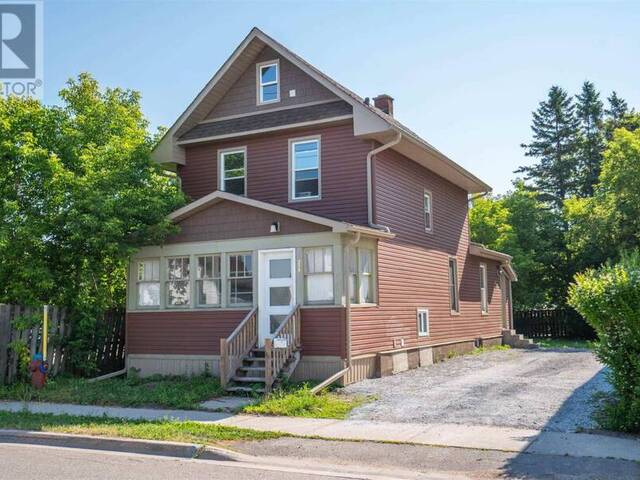 216 Goulais AVE Sault Ste. Marie Ontario, P6C 4Z8 - 3 Bedrooms Home For Sale