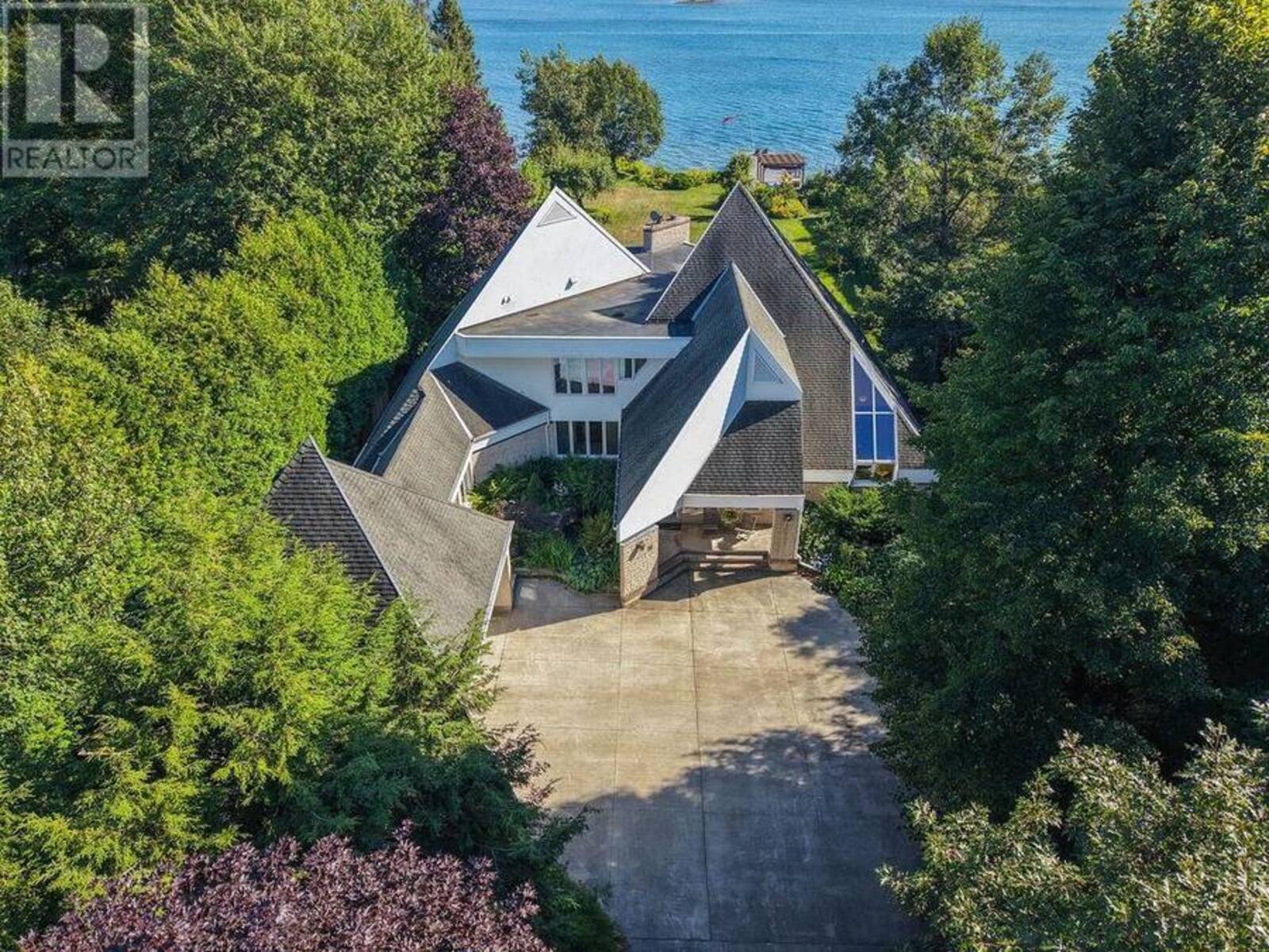 31 Riverside DR, Sault Ste. Marie, Ontario P6A 3R9