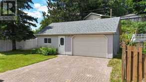 66 Dieppe AVE | Elliot Lake Ontario | Slide Image Three