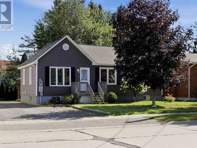 435 Chambers AVE Sault Ste. Marie Ontario, P6A 4W4 - 2 Bedrooms Home For Sale