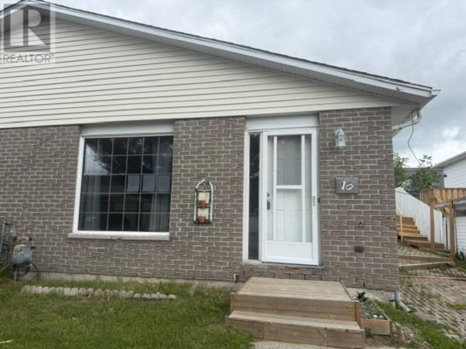 10 Farrell CRES, Elliot Lake, Ontario P5A 3N6