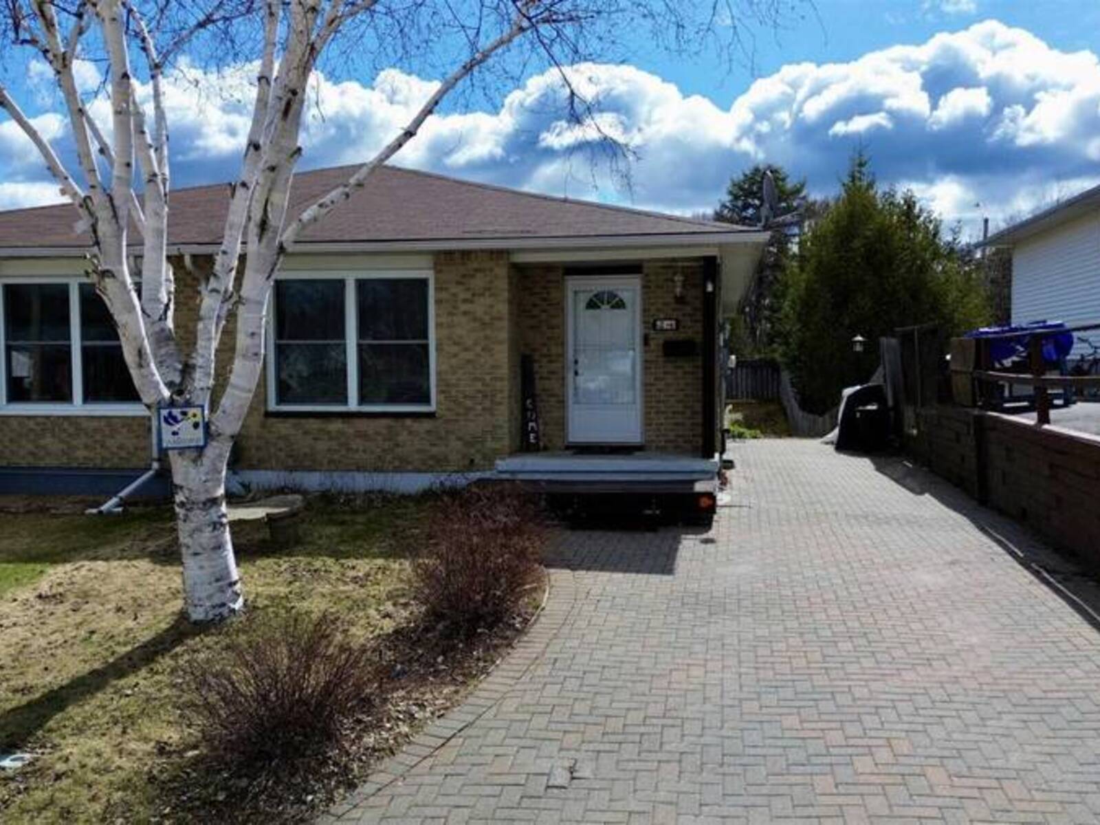 24 McQuarrie PL, Elliot Lake, Ontario P5A 3C1